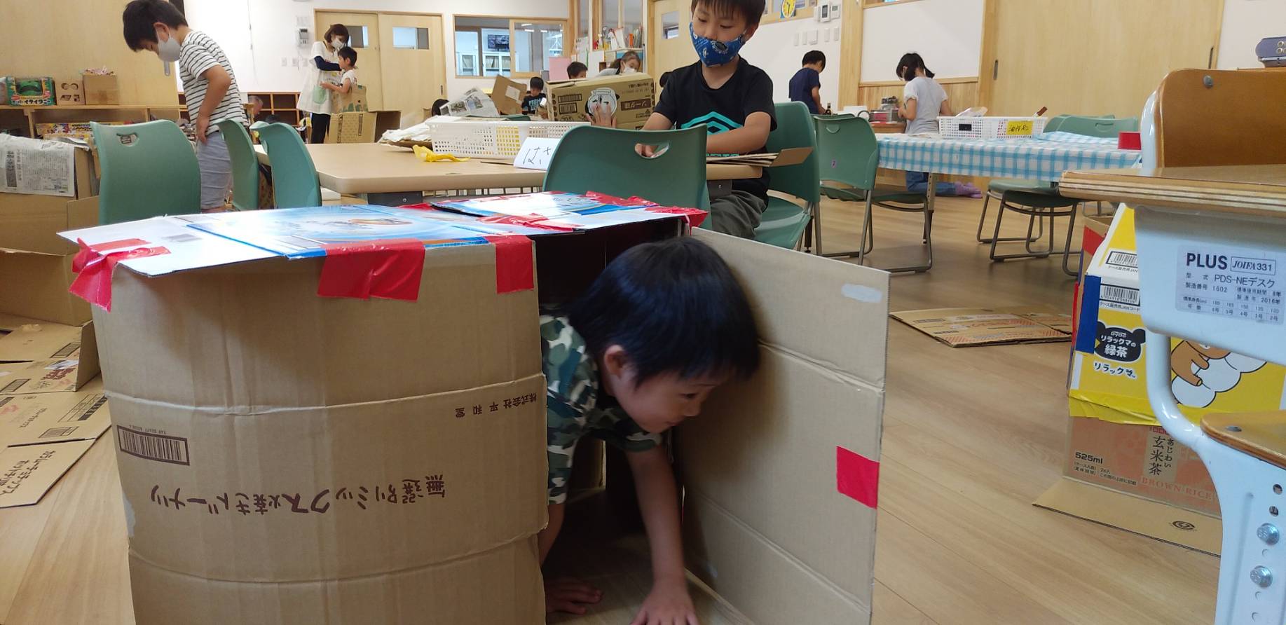 ダンボールで秘密基地?!