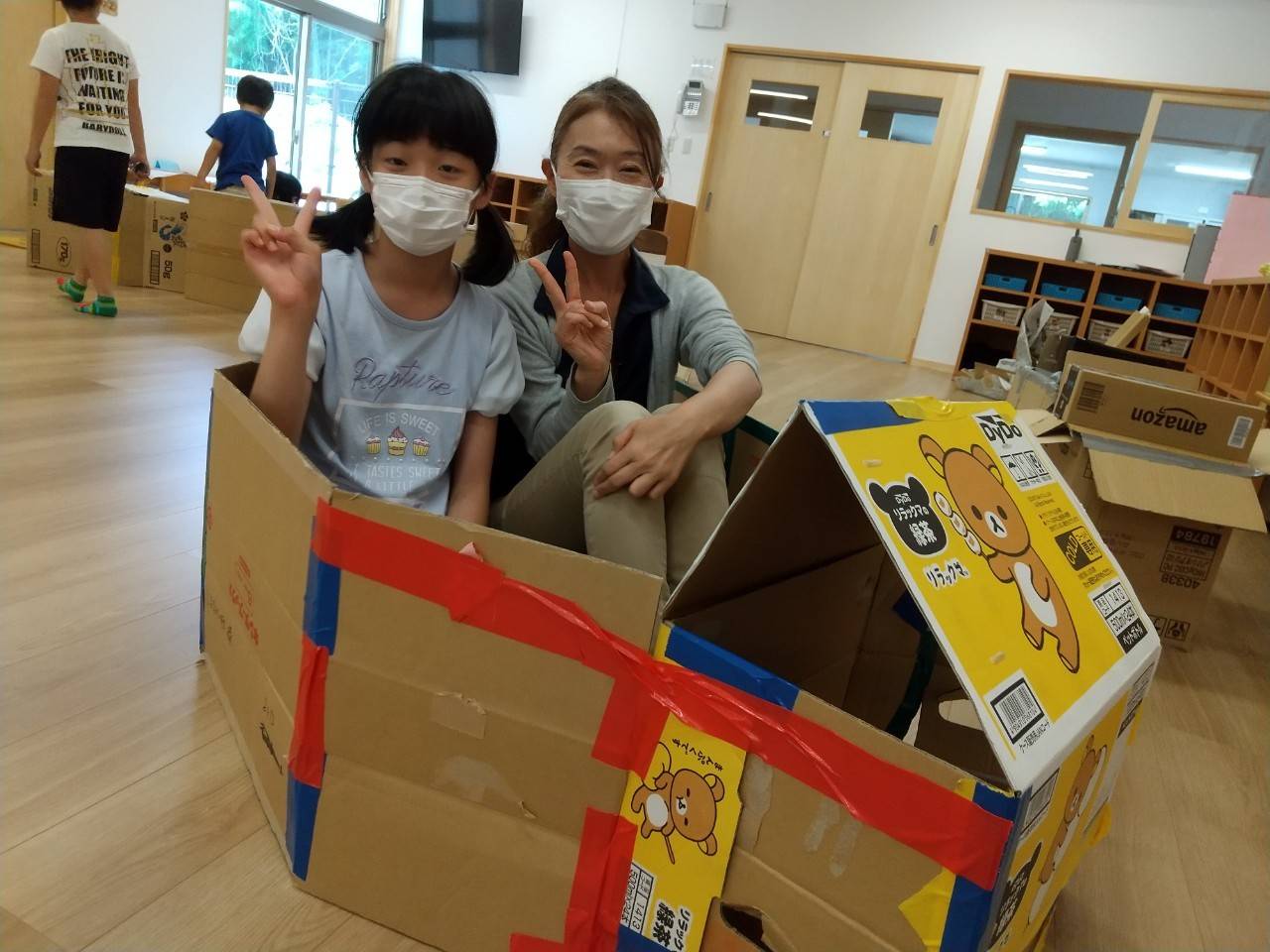 ダンボールで秘密基地?!