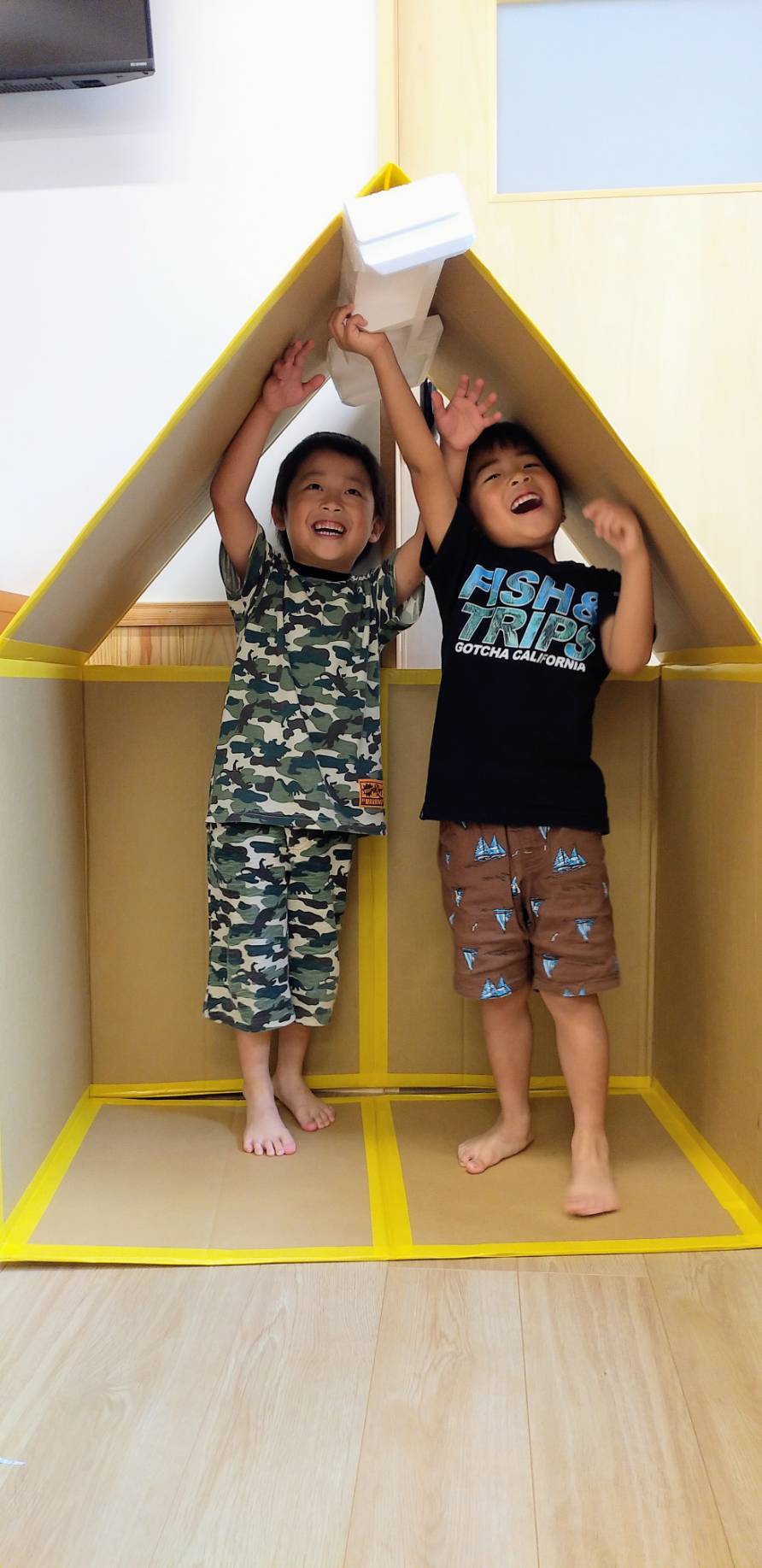 ダンボールで秘密基地?!