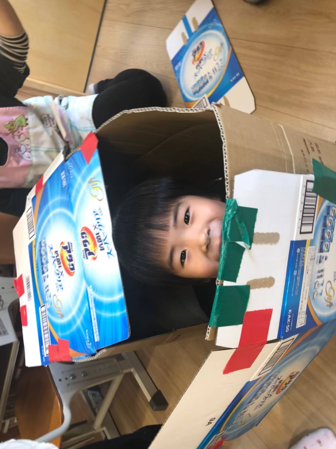 ダンボールで秘密基地?!